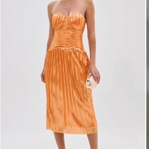 ALL ABOUT ME SATIN BUBBLE MIDI DRESS IN ORANGE - L